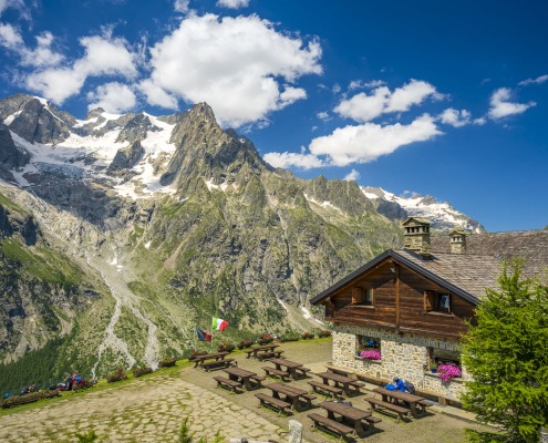 Die Berghuette Bonatti auf dem Balkon des Mont Blanc